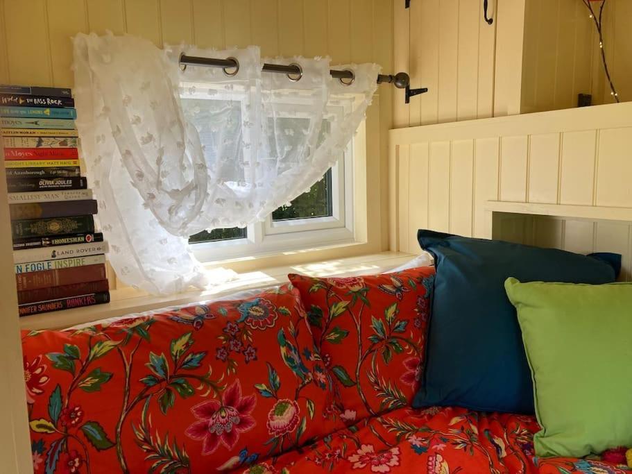 Neddys Rest Luxury Horsebox Stay Battle Exterior photo