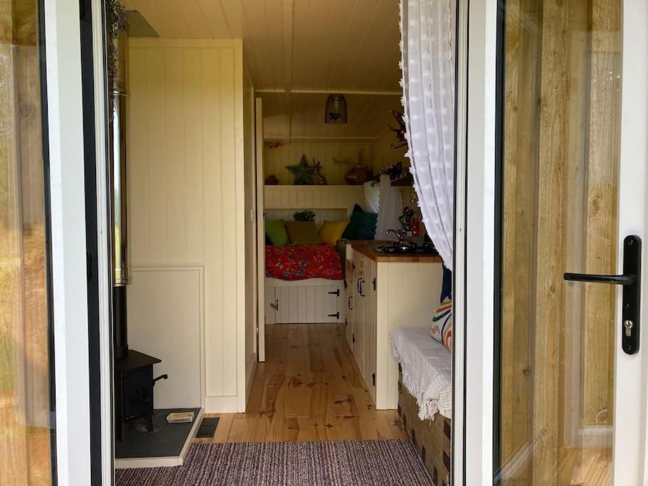 Neddys Rest Luxury Horsebox Stay Battle Exterior photo